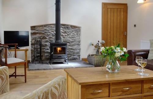 Llanrhychwyn House | Experience Sgubor Ucha: 5-Star Family-Friendly Retreat