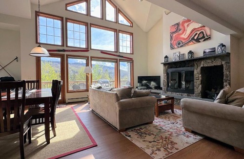 Bretton Woods House | Charming Stonehill Townhouse with Hot Tub & Scenic Views