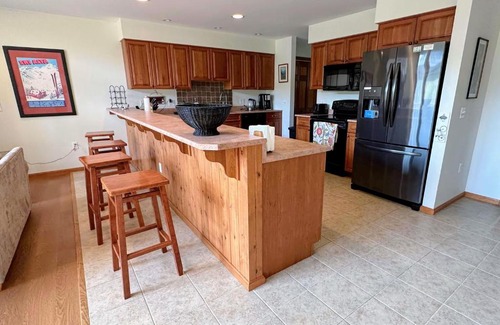 Bretton Woods House | Charming Stonehill Townhouse with Hot Tub & Scenic Views