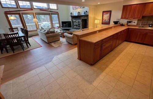Bretton Woods House | Charming Stonehill Townhouse with Hot Tub & Scenic Views