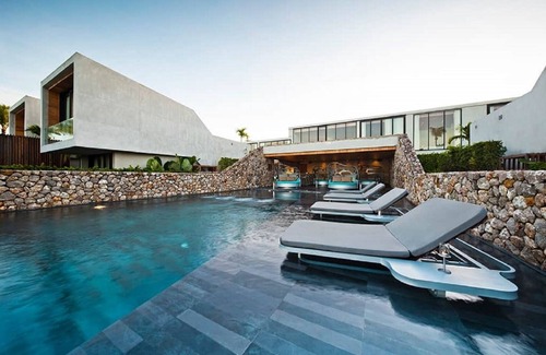 Khuekkhak Apartment | Beachfront Suite with Private Pool for Your Next Escape