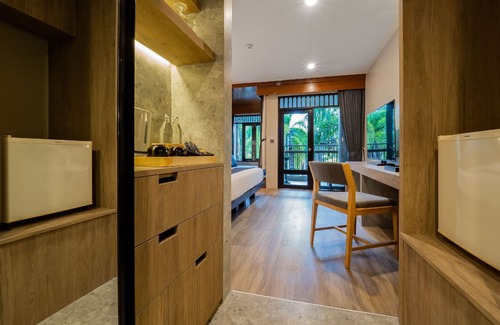 Khuekkhak Resort | Oceanfront Pool Access Room with Breathtaking Views
