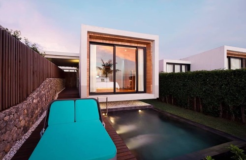 Khuekkhak Villa | Elegant Grand Duplex Pool Villa with Private Pool Retreat