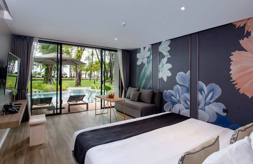 Khuekkhak Resort | Relaxing La Flora Pool Access with Seaside Jacuzzi Retreat