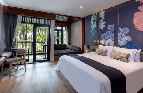 Khuekkhak Resort | Deluxe Seaside Double Bed with Pool Access Awaits You