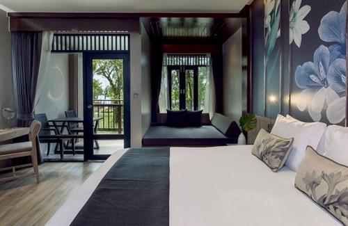 Khuekkhak Resort | Luxury Seaside Deluxe Twin with Pool Access Awaits You