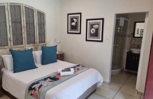 New Redruth House | Welcoming Sha-Mani Guesthouse with Pool and Child-Friendly Fun