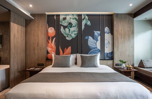Khuekkhak Resort | Relaxing Pool Access Room with King-Size Bed Awaits