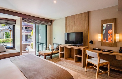 Khuekkhak Resort | Pool Access Deluxe Double Room for Your Ultimate Getaway