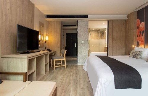 Khuekkhak Resort | Pool Access Deluxe Double Room for Your Ultimate Getaway