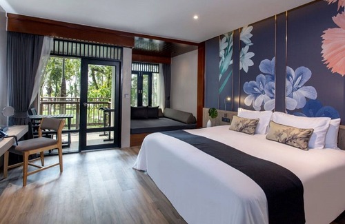 Khuekkhak Resort | Deluxe Seaside Retreat with Two Queen Beds and Pool Access