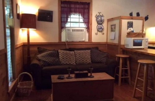 Bogalusa Cabin | Serene Creekside Cabin - Ideal for Family Getaways