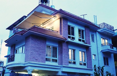 Sainbu House | Cozy SHADES: A Welcoming Vacation Home with Kitchen