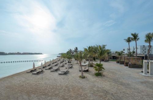 Durrat Al-Arous Resort | Shades Beach Club