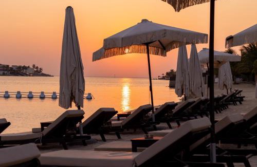 Durrat Al-Arous Resort | Shades Beach Club