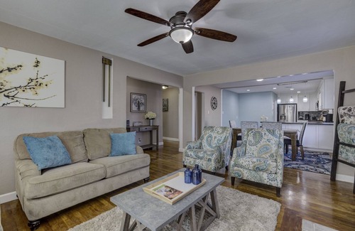Lodi House | Experience Shades of Blue: Renovated Getaway Near Lodi Lake