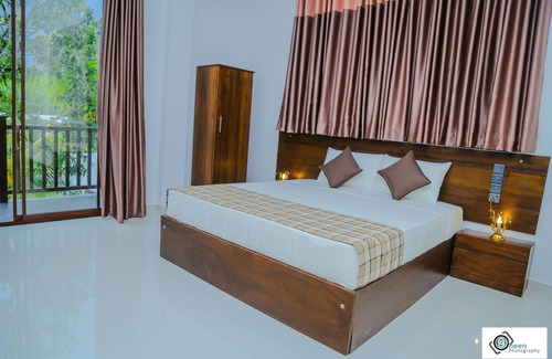 Matara Hotel | Relax at Shades Resort and Villa with Pool & Dining Options