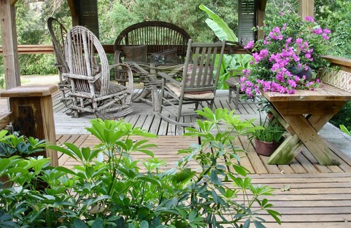 St. Francisville Bed & Breakfast | Discover Pet-Friendly Comfort at Shadetree Hotel