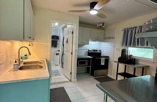Stuart Cottage | Exceptional Shady Acres Owner’s Suite with Family Amenities