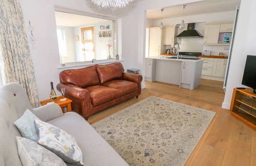 Arnside Cottage | Enchanting Shady Bowers with Garden in Beautiful Arnside