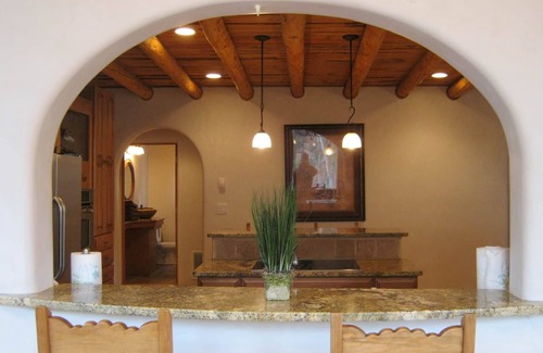 Taos Hotel | Discover Shady Brook Inn with Pool and Breakfast Options
