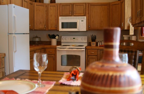 Taos Hotel | Discover Shady Brook Inn with Pool and Breakfast Options