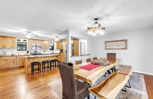 Kingsland House | Shady Grove: Lakefront Escape with Kayaks & Spa Amenities