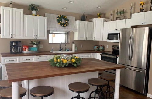 Hurst House | Explore Shady Lakes Escape: Near Wineries & Scenic Views!