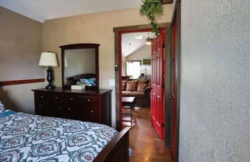 Hugo Cabin | Modern Cabin at Shady Oaks RV Resort - Family Friendly Retreat