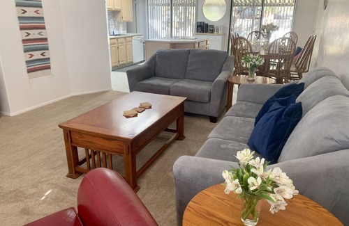 Page House | Discover Shady Oasis: Ideal Location with Fast WiFi