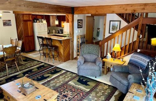 Saint Mary's House | Pet-Friendly Shady Pines: Cozy Mountain Retreat Awaits