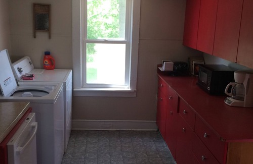 Ontario House | Discover Shady Pines Retreat: Guest Rated 10/10 with Pool