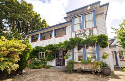 Takaka Bed & Breakfast | Discover Shady Rest Bed & Breakfast - Family-Friendly Retreat