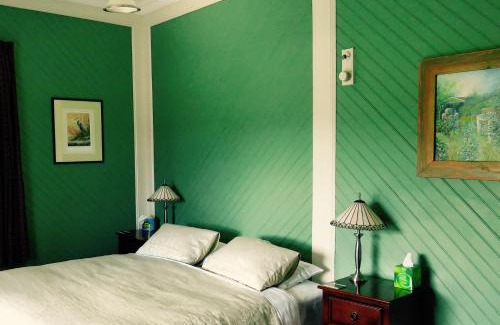 Takaka Bed & Breakfast | Discover Shady Rest Bed & Breakfast - Family-Friendly Retreat