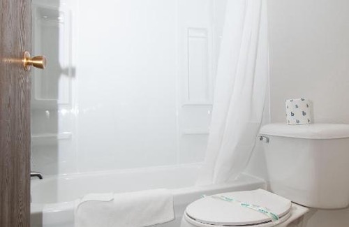 Arapahoe Hotel | Pet-Friendly Shady Rest Motel with Breakfast & Child Care