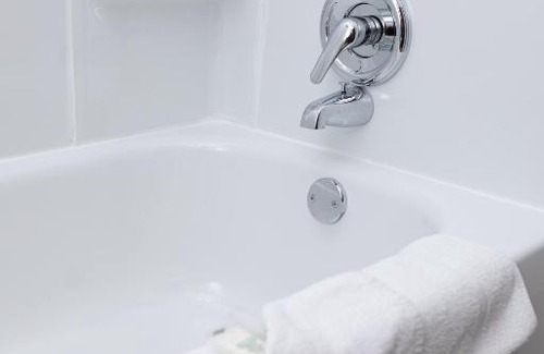 Arapahoe Hotel | Pet-Friendly Shady Rest Motel with Breakfast & Child Care