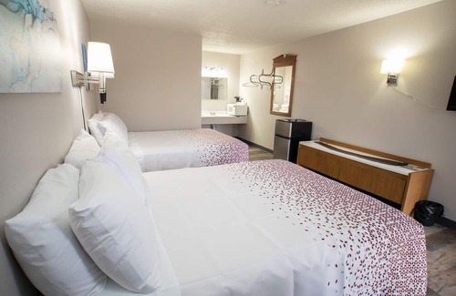 Arapahoe Hotel | Welcoming Shady Rest Motel: Guest Rated 9.2, Family-Friendly!