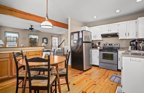 Piney Island House | Shady Side: Water Access & Screened Porch Retreat