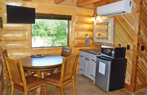 Marble Falls Cabin | Waterfront Cabin with Resort Amenities & 9.6/10 Guest Rating