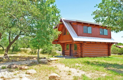 Marble Falls Cabin | Waterfront Cabin with Resort Amenities & 9.6/10 Guest Rating