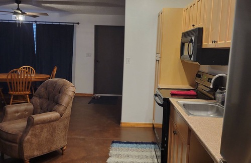 Bloomfield Apartment | Cozy Shaggy Moos Apartment: Family-Friendly with Breakfast