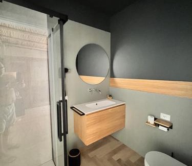 Taranto House | Relax at SHAH Rooms: Pet-Friendly Oasis with Ocean Views