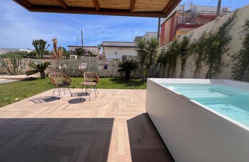 Taranto House | Relax at SHAH Rooms: Pet-Friendly Oasis with Ocean Views