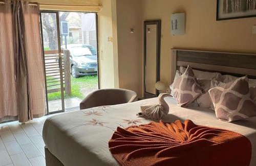 Shakawe Cabin | Shakawe sands Lodge