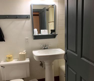 Shakertown Hotel | Explore Shaker Village of Pleasant Hill: Family-Friendly Stay