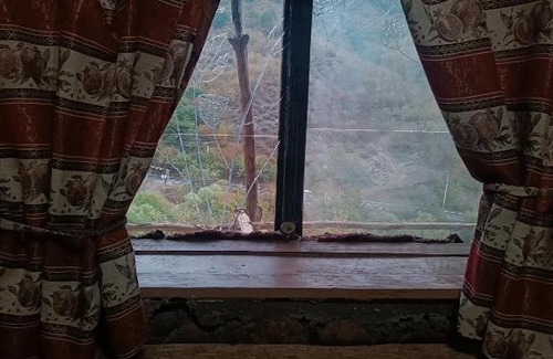 Kaputan Ski Chalet | Discover Shale Hause: Pet-Friendly Getaway with Breakfast