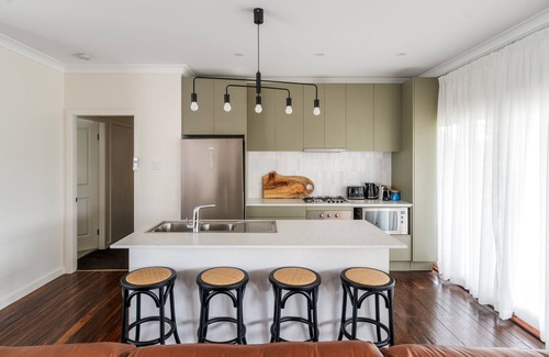 Aberdare House | Shalimah's Secret: Luxe Cottage with Spa & Pool Access