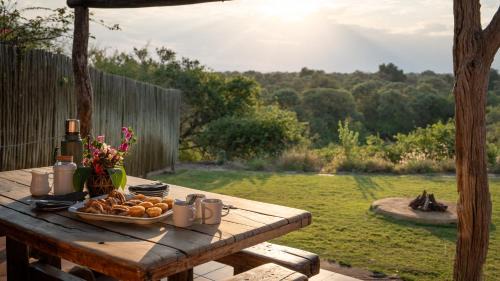 Pont Drift House | Experience Nature at Shalimpo Safari Home with Relaxing Pool