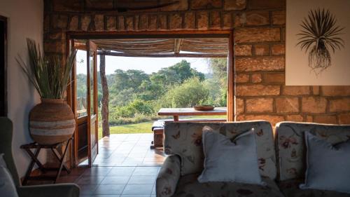 Pont Drift House | Experience Nature at Shalimpo Safari Home with Relaxing Pool