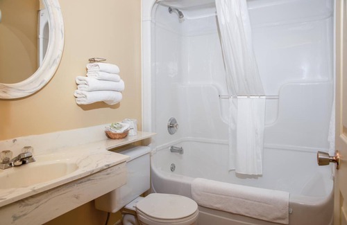 Cow Head Hotel | Explore Shallow Bay Motel & Cabins with Family-Friendly Amenities
